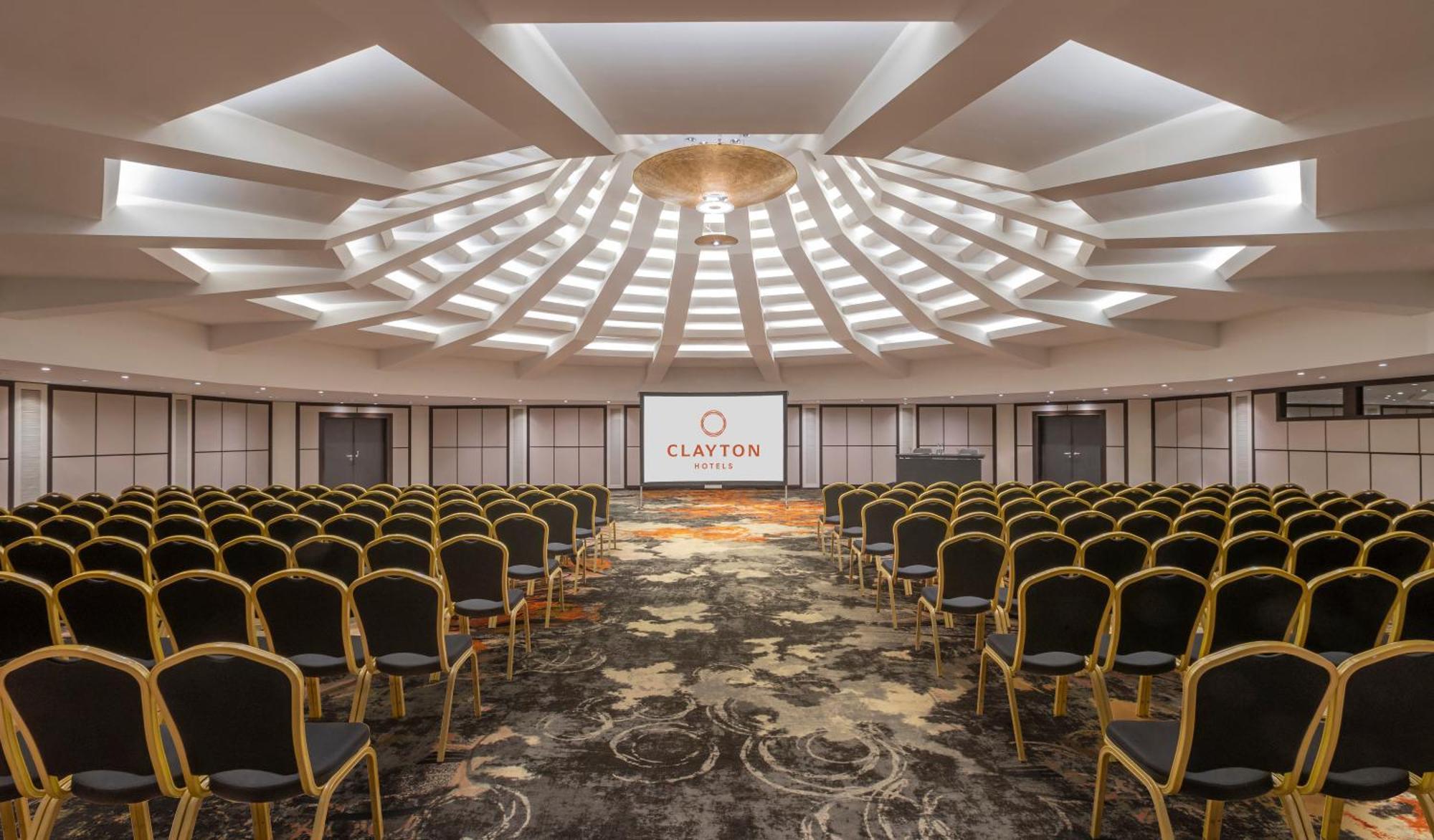 Clayton Hotel Dusseldorf City Centre Bagian luar foto